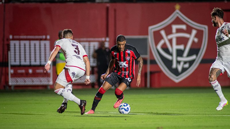 Vitória perde para o Flamengo no Barradão e segue sem vencer no Brasileirão