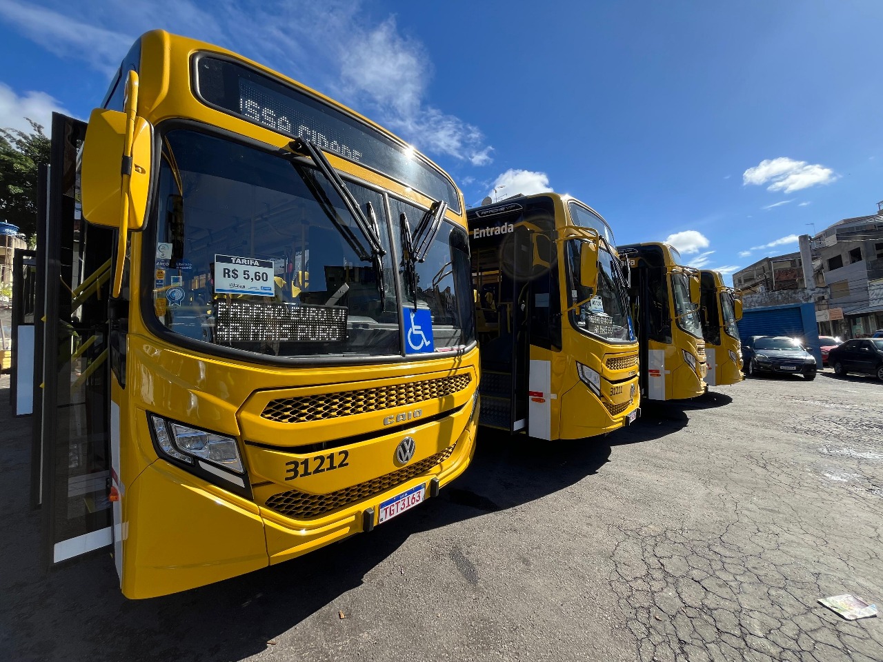 Prefeitura de Salvador entrega novos ônibus com ar-condicionado; saiba mais