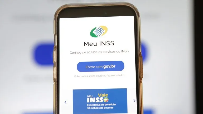 INSS começa a notificar aposentados sobre descontos indevidos; saiba como pedir reembolso