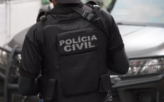 Ossada é encontrada dentro de contêiner de lixo em prédio em Salvador