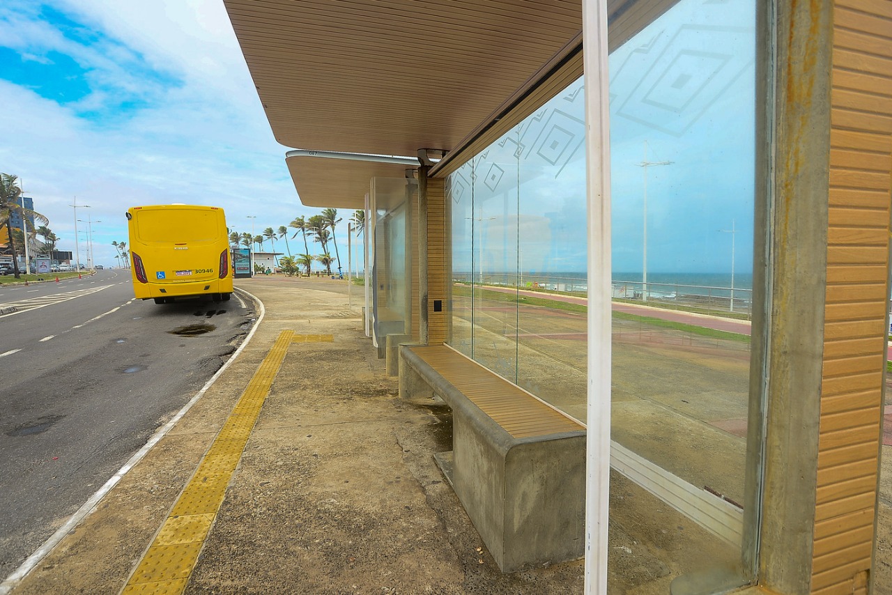 Semob realiza intervenções em abrigos de ônibus