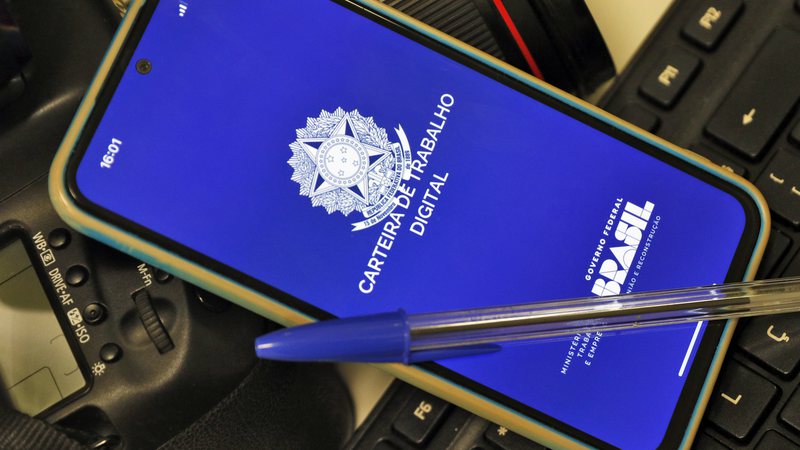 Indústria e comércio se opõem à redução da jornada de trabalho proposta por Lula