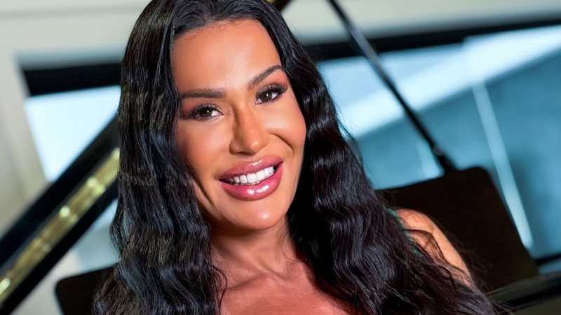 Gracyanne Barbosa se converte e ‘aceita Jesus’ em culto no Rio de Janeiro