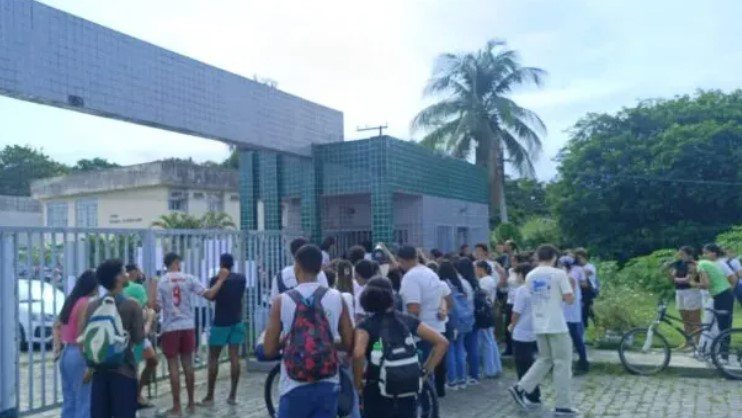 Estudantes do IF Baiano protestam por melhorias e denunciam negligência