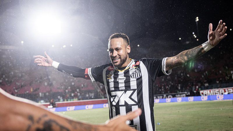 Neymar agradece torcida do Vitória após jogo no Barradão