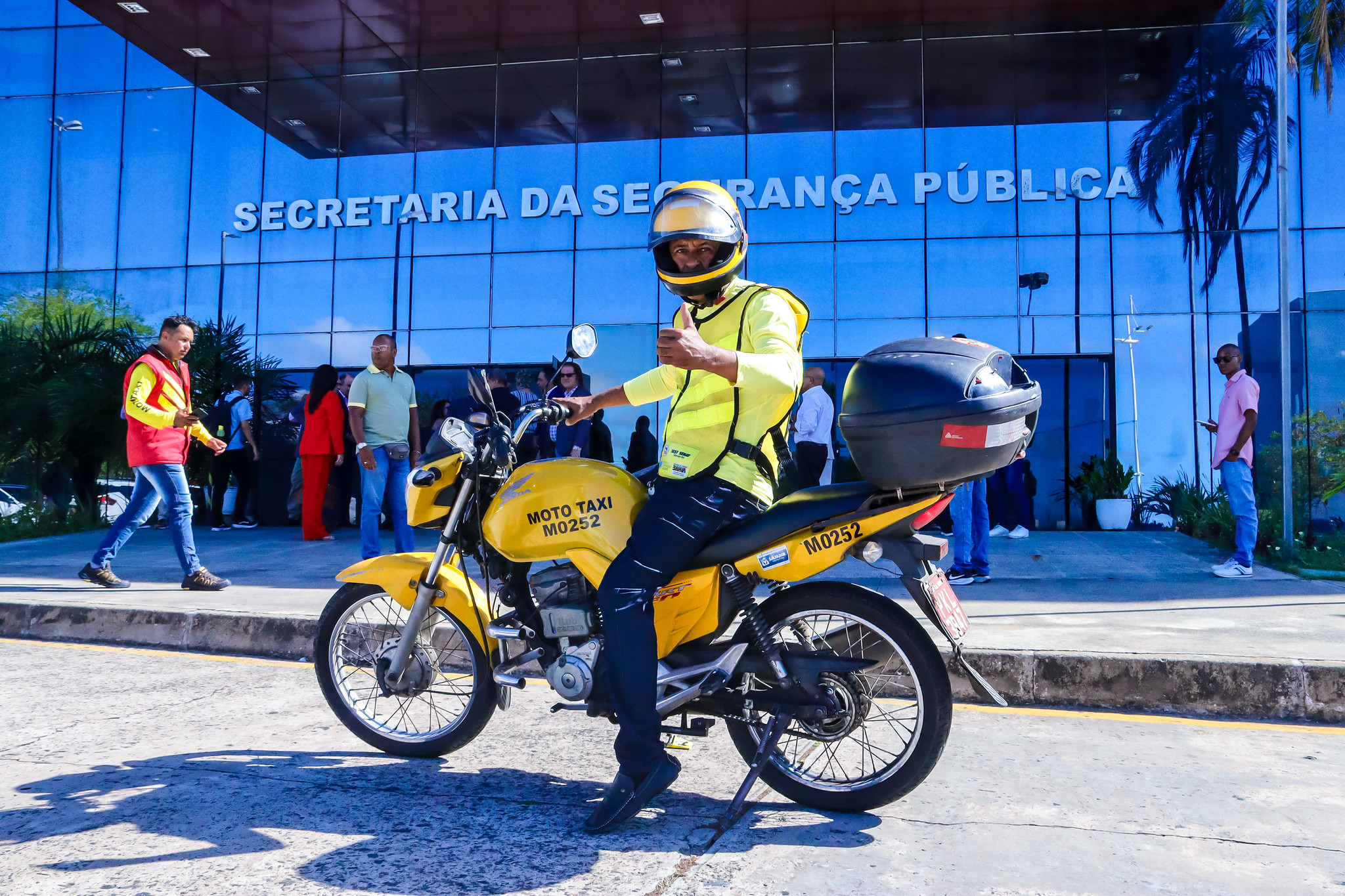 Bahia abre mais de 2 mil vagas para curso gratuito para mototaxistas e motofretistas; veja como se inscrever