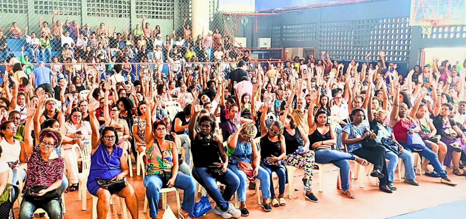 Servidores municipais de Salvador suspendem greve e aguardam retomada de negociações salariais