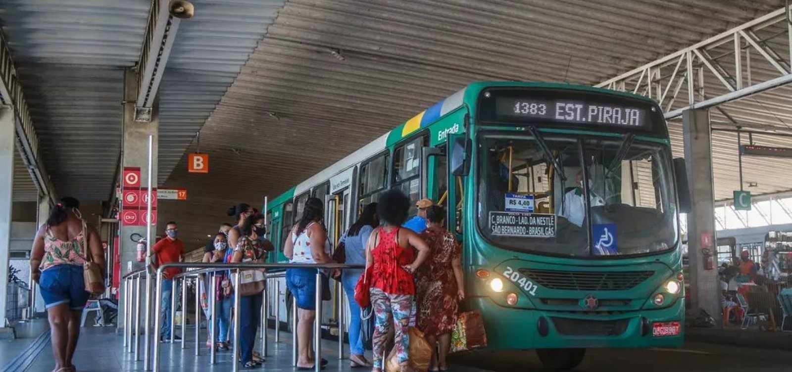 Vacinação contra gripe é realizada no Terminal de Pirajá nesta terça (17) e quarta-feira (18)