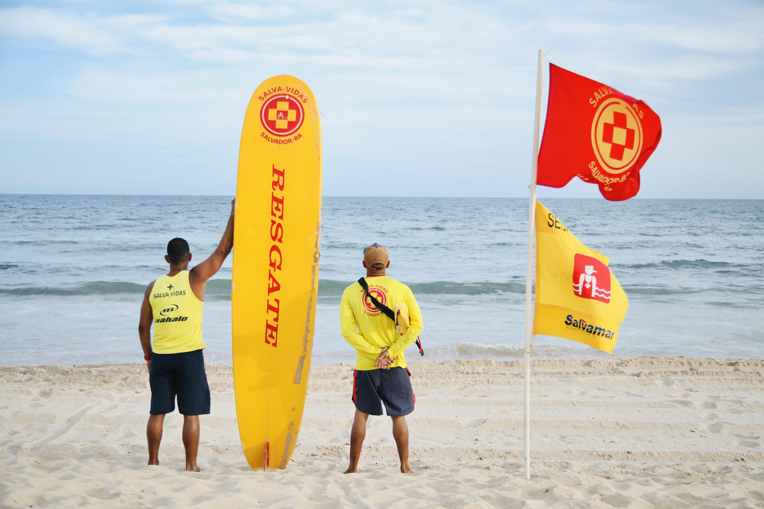 Salvamar reforça alerta para riscos no mar com chegada de frente fria em Salvador