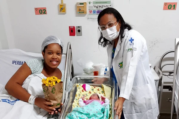 Mulher dá à luz sem saber que estava grávida em UPA de Salvador; bebê nasce saudável