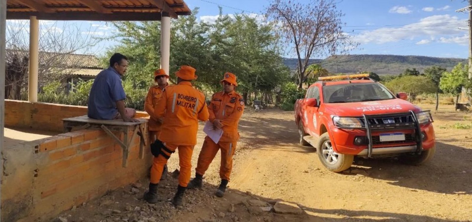 Bombeiros combatem incêndio florestal em Angical, no Oeste da Bahia