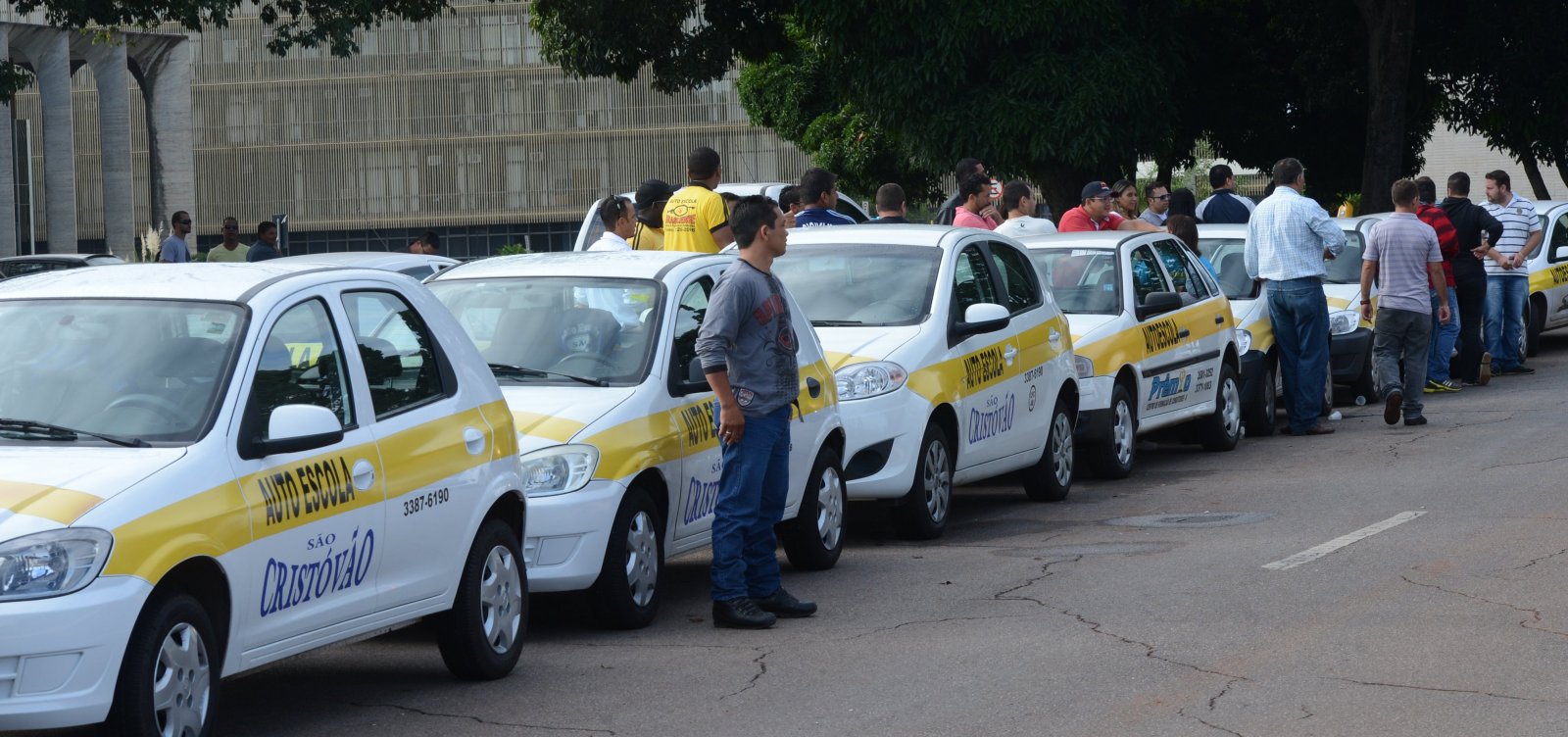 Governo estuda tornar aulas em autoescolas opcionais para tirar CNH