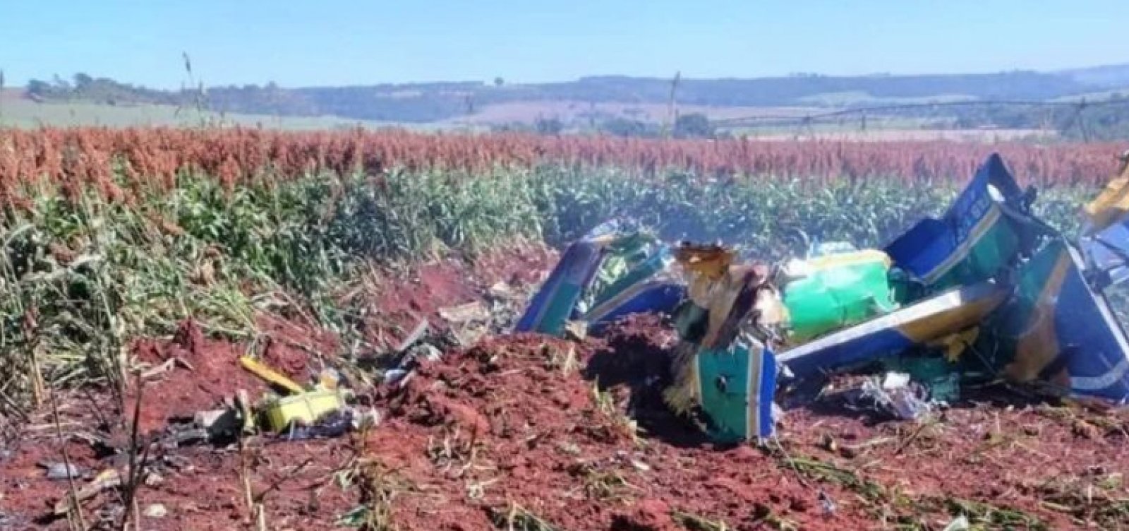 Piloto da Esquadrilha da Fumaça sobrevive após colisão aérea no interior de SP