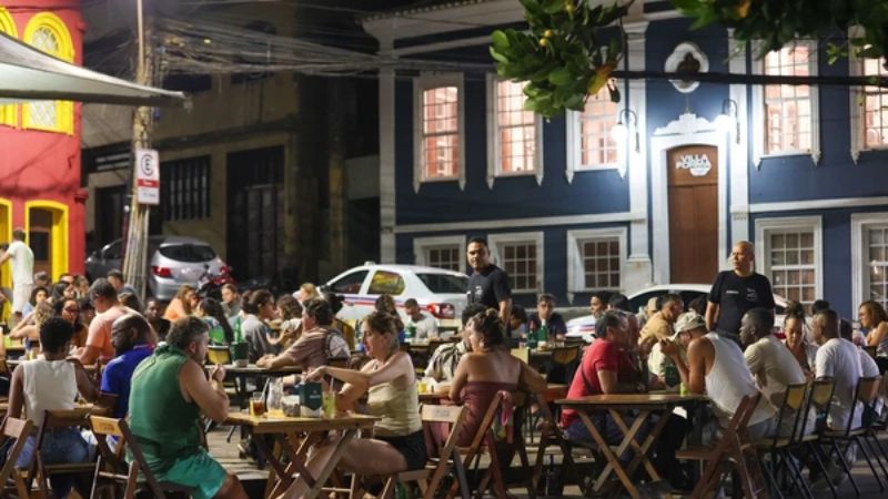 Alta nos preços e insegurança afastam frequentadores do Rio Vermelho, em Salvador