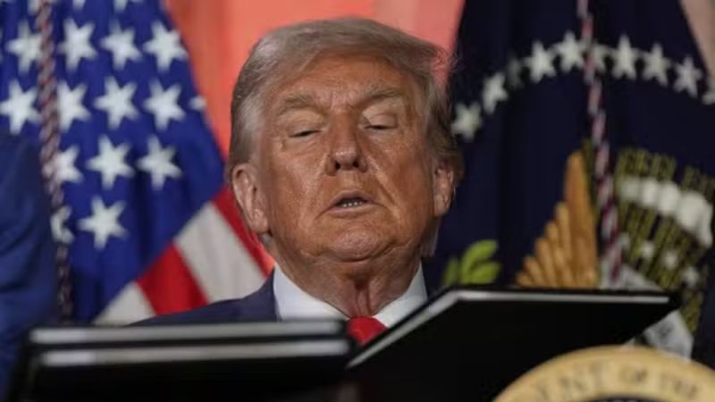 Trump anuncia tarifa de 25% contra a Índia por compras da Rússia e mantém pressão sobre o Brasil