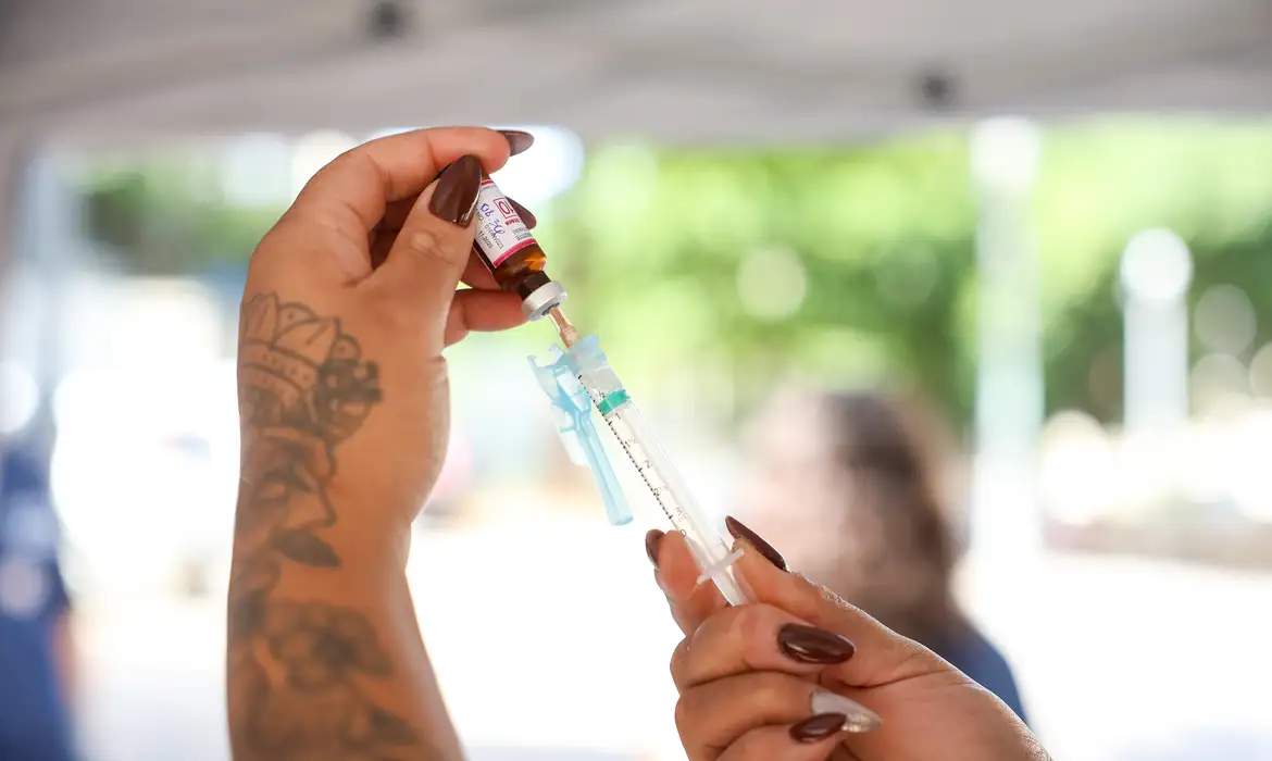 Vacina contra meningite B pode entrar para o calendário do SUS