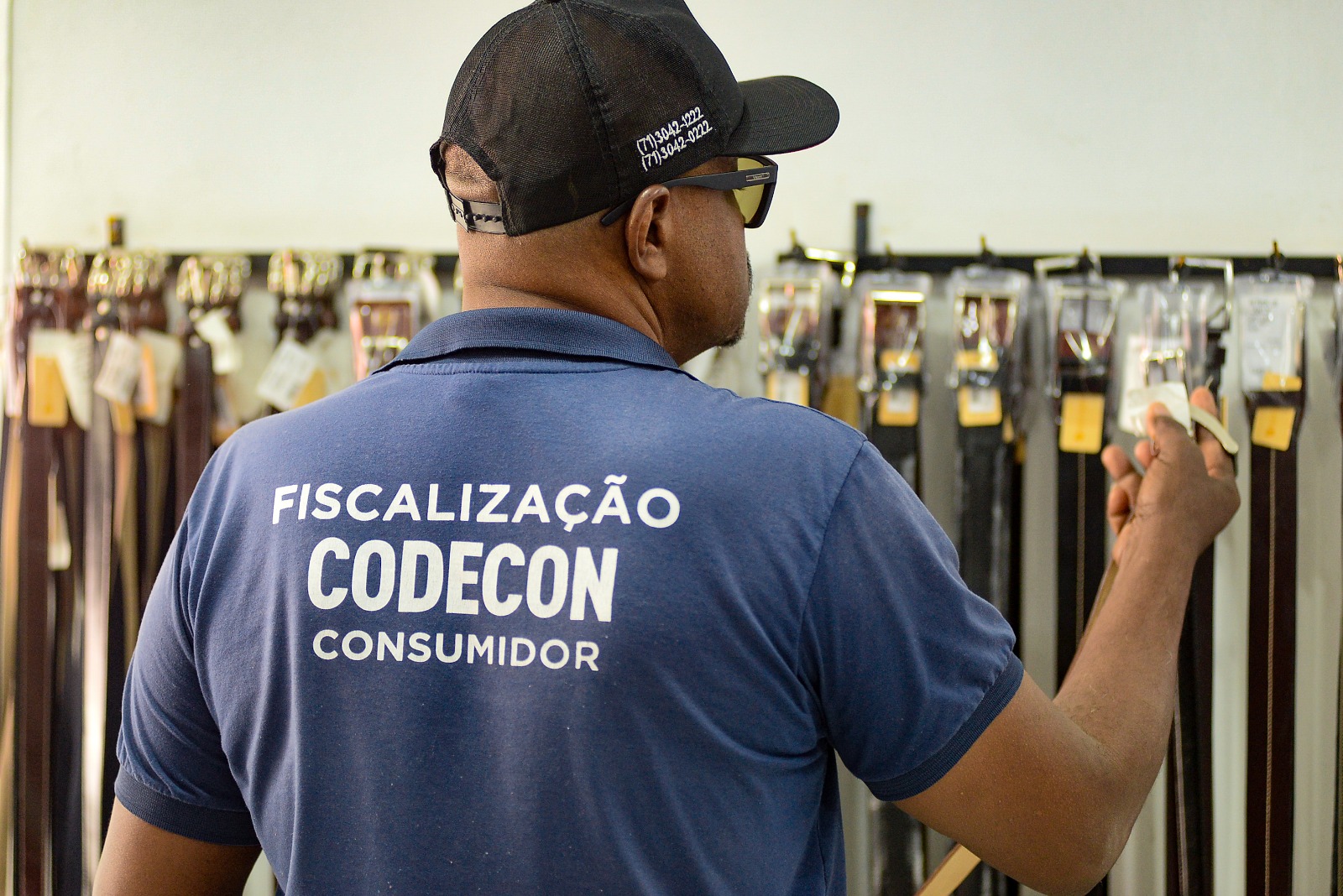 Codecon fiscaliza lojas e shoppings no centro de Salvador na Operação Dia dos Pais