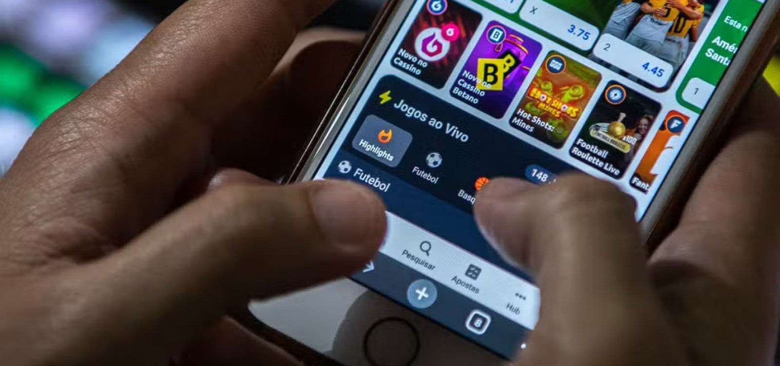 Influenciadores são investigados por divulgar jogos de azar online em operação da Polícia Civil