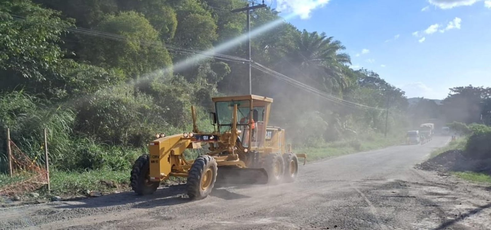 BA-528 passa por serviços de recuperação e melhoria em Salvador