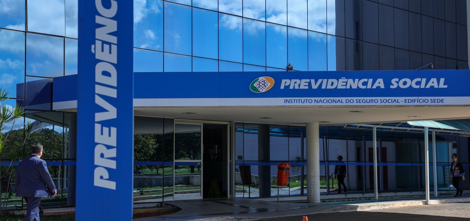 Senado vai analisar bônus para servidores do INSS com objetivo de reduzir a fila