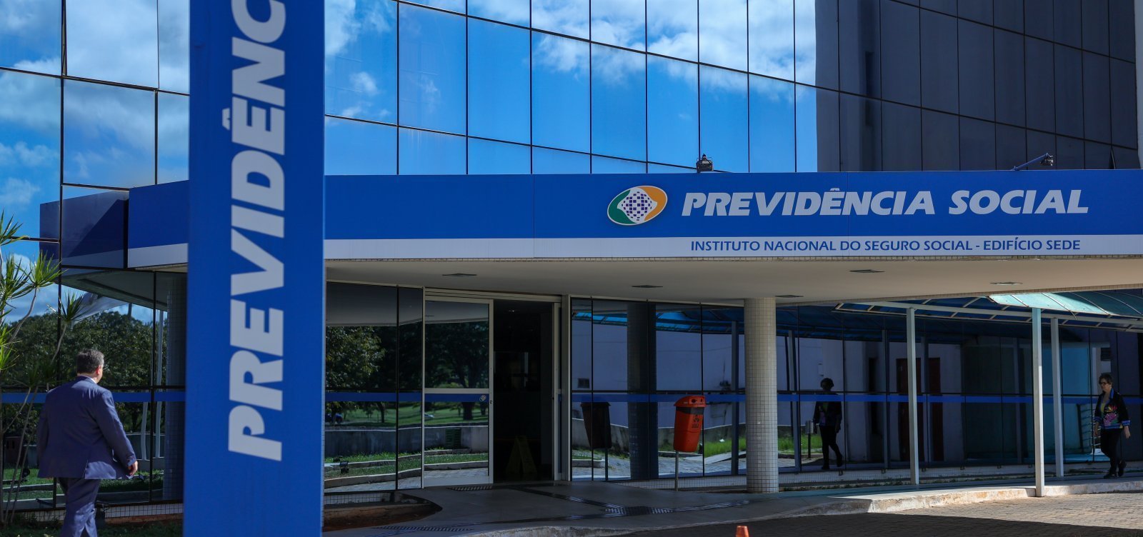 INSS convoca 2,3 milhões de beneficiários para realizar prova de vida