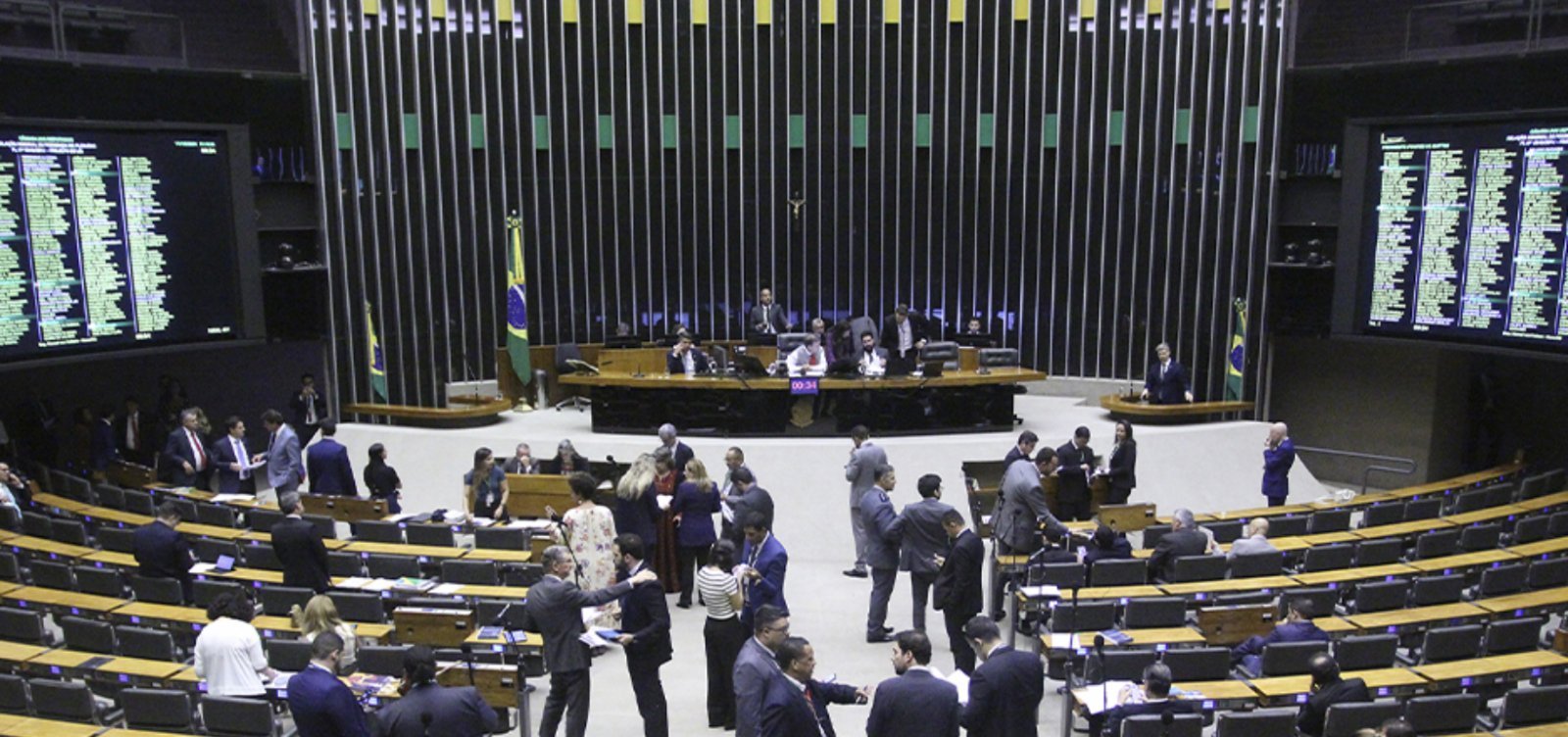 Câmara aprova projeto para proteger crianças de riscos nas redes sociais