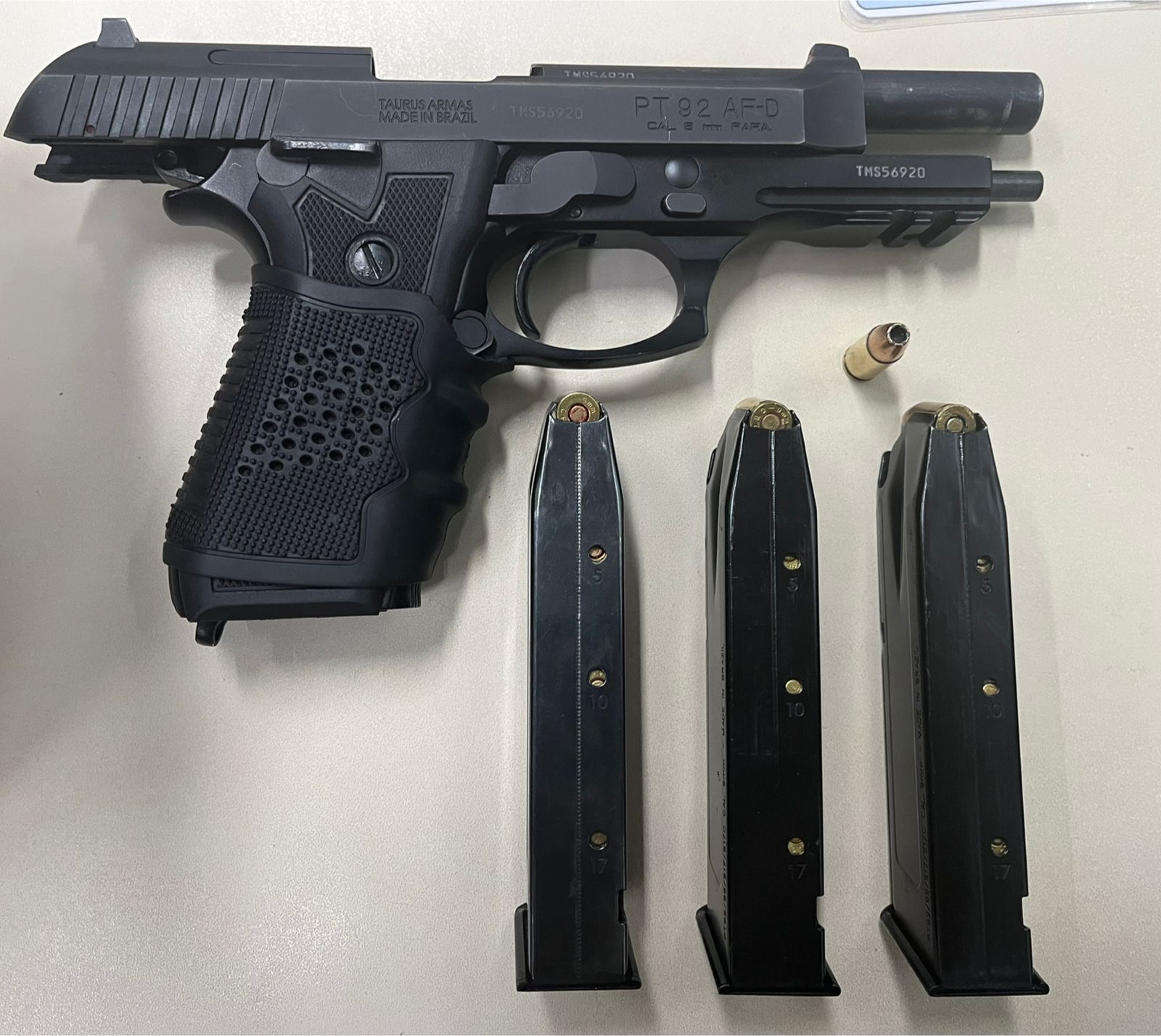 Homem se passa por policial penal, é preso com arma e carro adulterado em Salvador