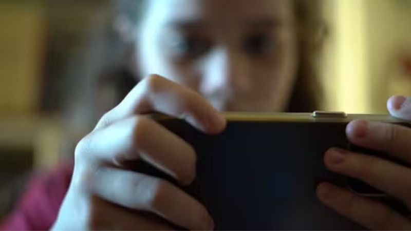 Brasil terá novas regras para uso de redes sociais por crianças e adolescentes a partir de 2026