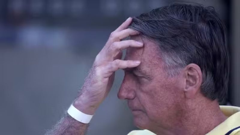Bolsonaro apresenta atestado médico ao STF após exames em hospital de Brasília