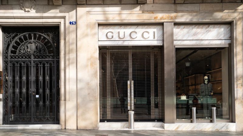 Funcionários da Gucci ameaçam greve por atraso em bônus prometido pela Kering