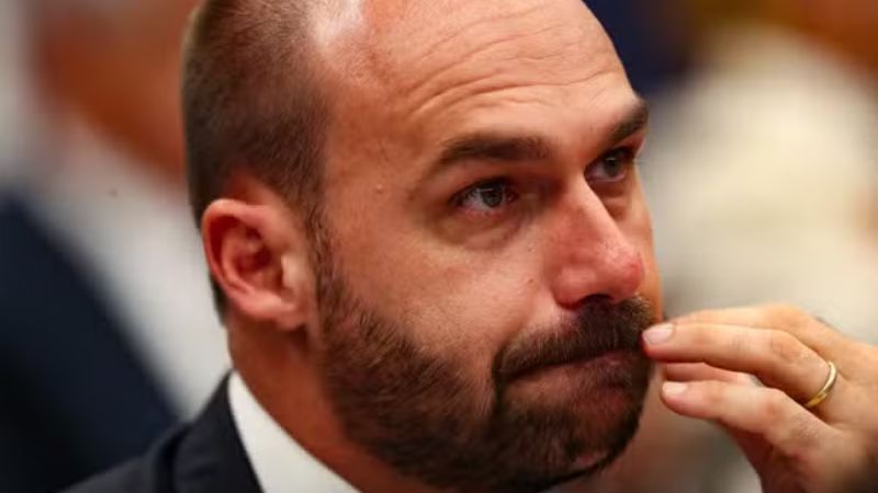 Pesquisa Quaest: 69% dizem que Eduardo Bolsonaro defende interesses próprios e da família