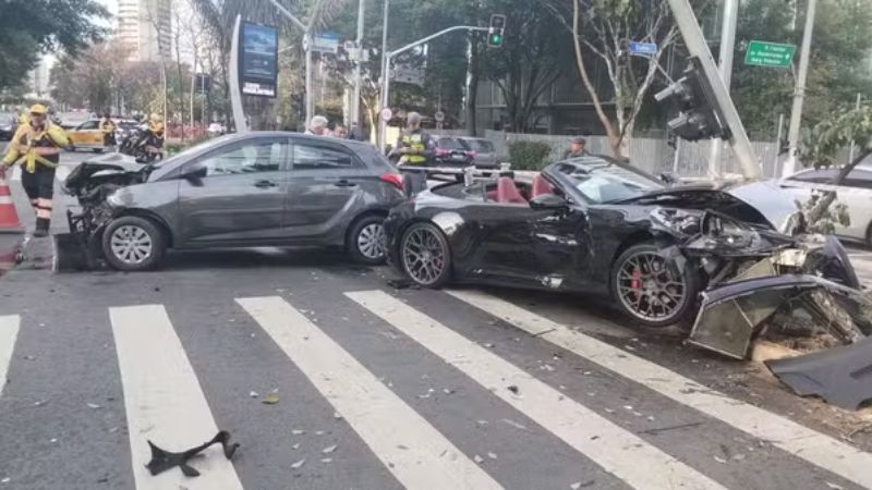 Influencer Gato Preto é preso após acidente com Porsche na Avenida Faria Lima