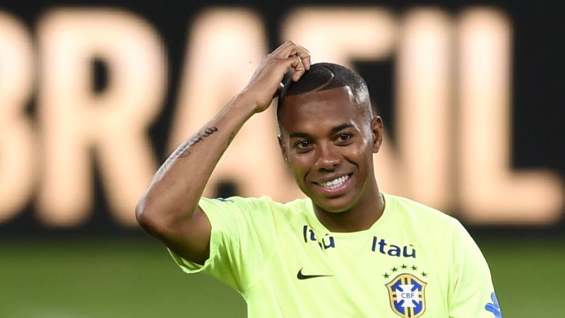 STJ adia julgamento de recurso de Robinho que tenta reduzir pena por estupro coletivo