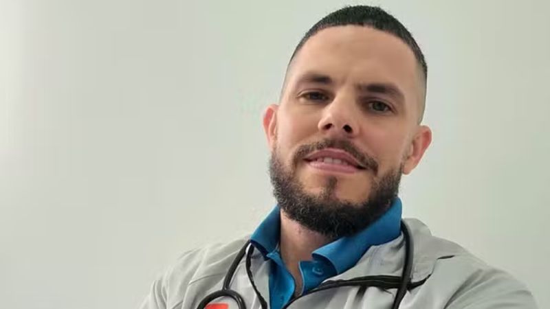 Médico cubano Yaser Herrera atua no Brasil amparado por decisão judicial após fim do programa Mais Médicos