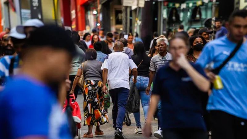 Brasil atinge 213,4 milhões de habitantes em 2025, segundo estimativa do IBGE
