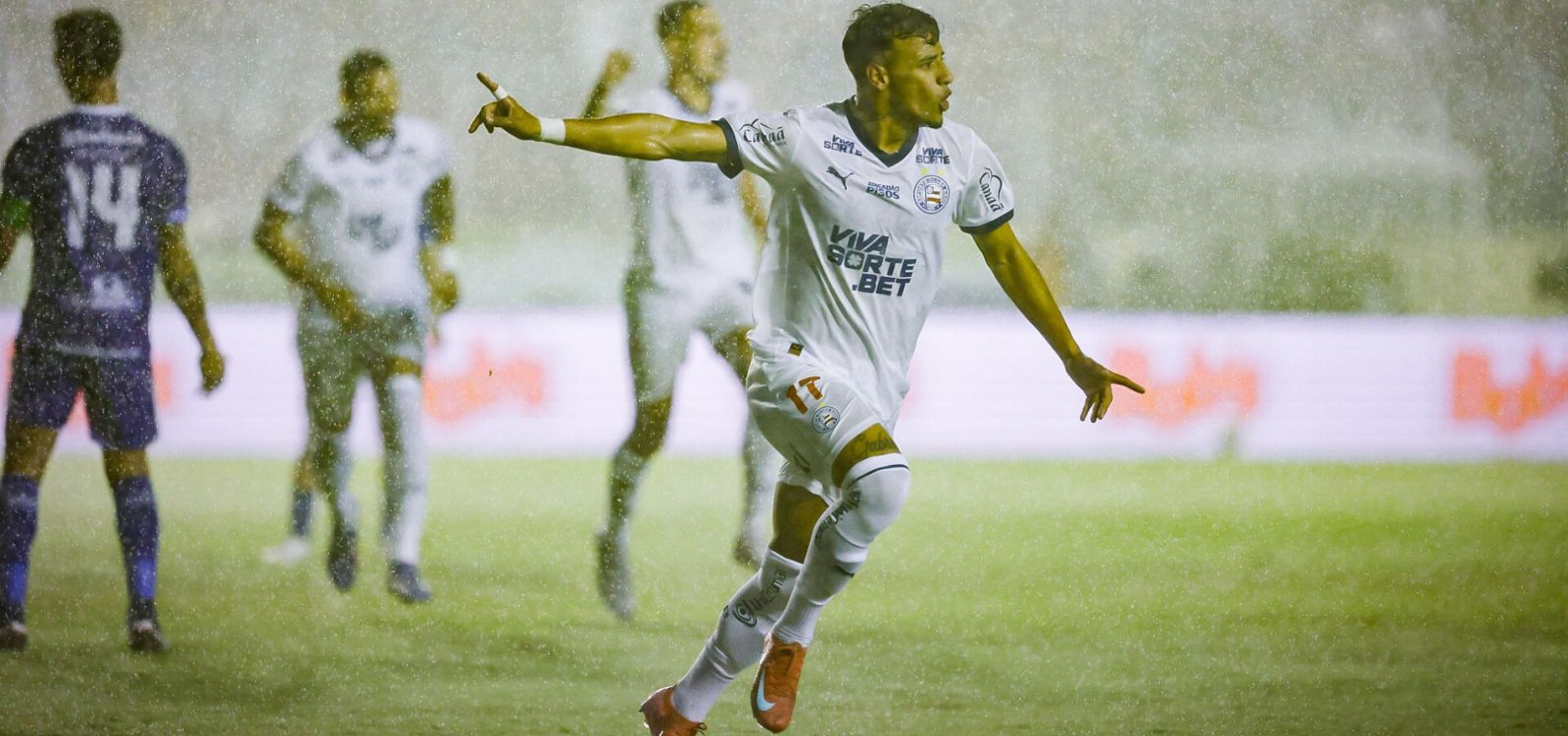 Bahia goleia Confiança fora de casa e fica a um passo do pentacampeonato da Copa do Nordeste