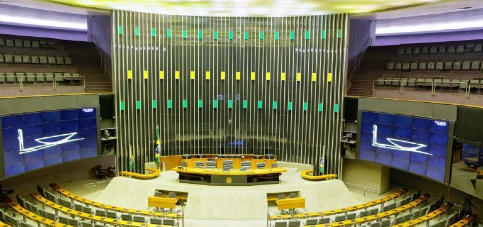 Câmara aprova projeto que proíbe desconto automático em aposentadorias do INSS