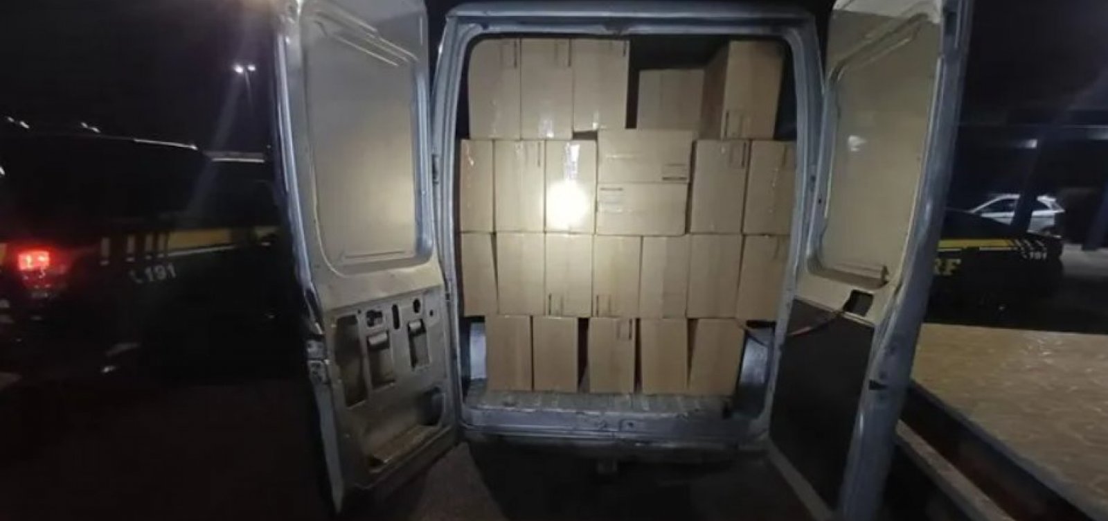 PRF apreende 130 mil maços de cigarros contrabandeados em Alagoinhas