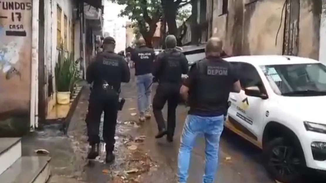 Mulher é presa em Salvador por perseguir colega de faculdade