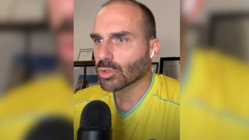 Eduardo Bolsonaro ameaça família de Alexandre de Moraes em vídeo com apoiadores