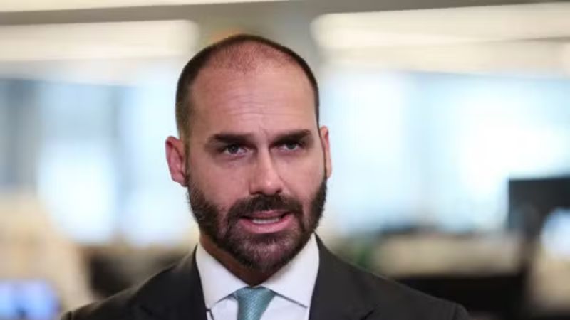 Câmara cobra Eduardo Bolsonaro por faltas e pode incluí-lo em cadastro de devedores