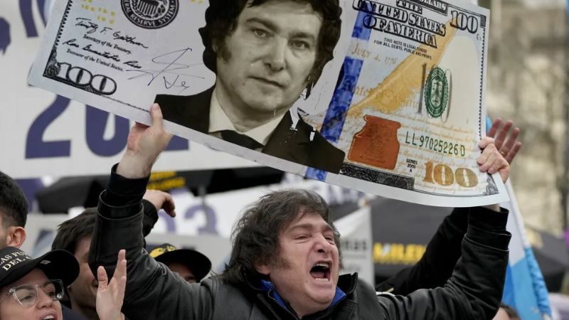 Governo Milei volta a intervir no câmbio argentino em meio à crise política e desvalorização do peso