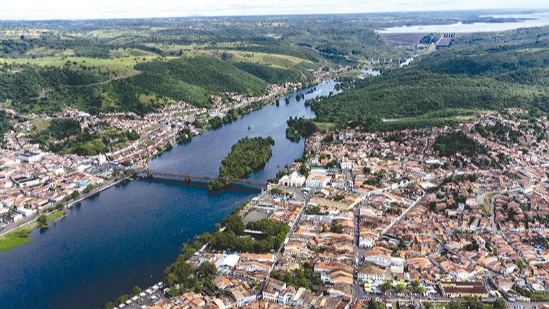 Tiroteio entre facções em Cachoeira deixa adolescente baleado e assusta moradores