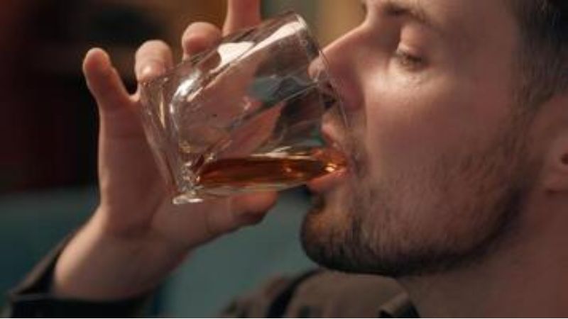 Polícia Federal investiga intoxicação por metanol em São Paulo e apura possível distribuição para outros estados