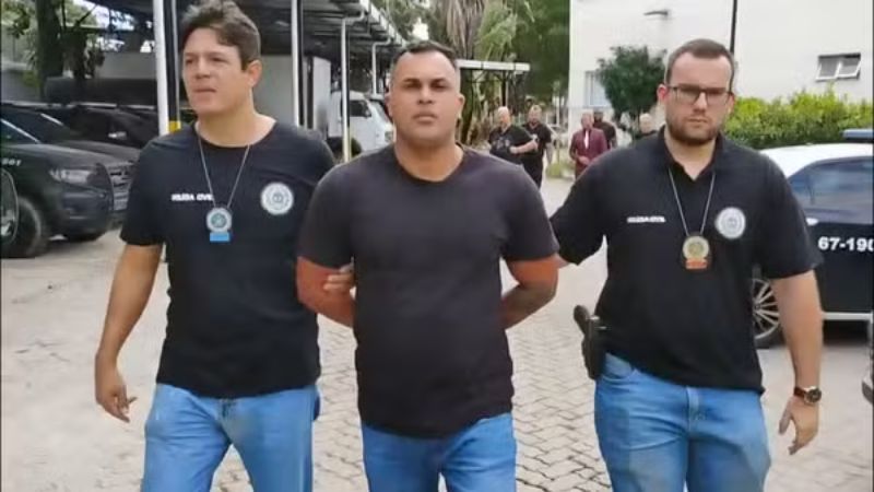 Policial penal é preso após atirar em entregador durante discussão sobre entrega em condomínio no Rio