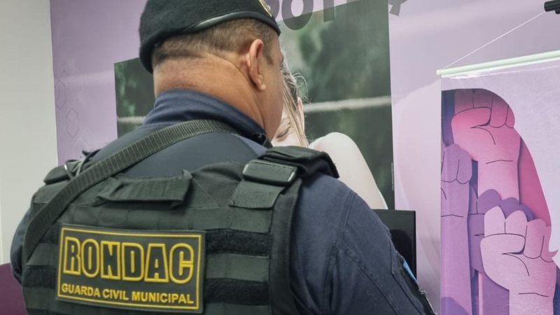 Homem é preso suspeito de importunar mulheres no Farol da Barra