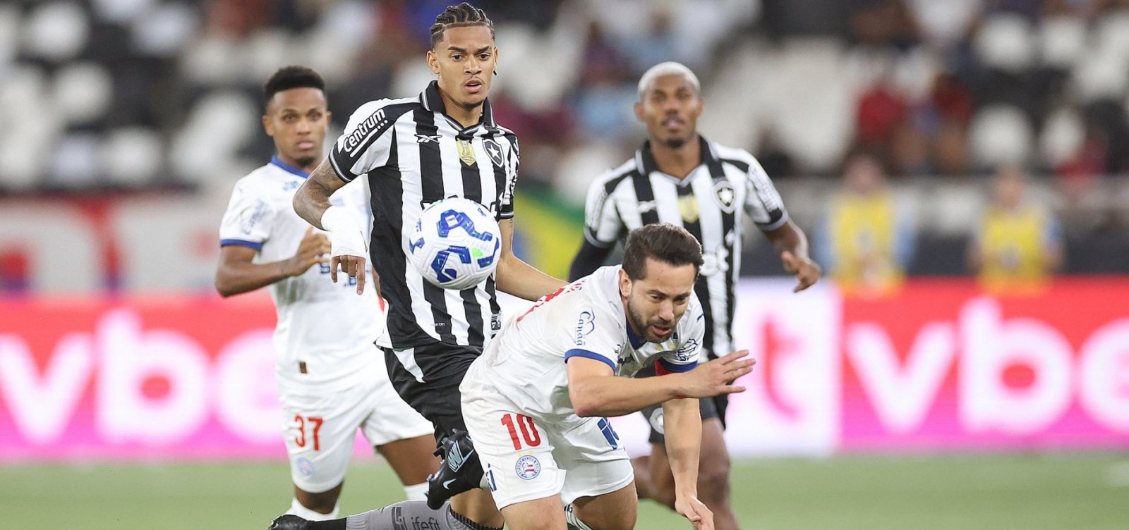 Bahia sofre com baixas e perde para o Botafogo no Engenhão