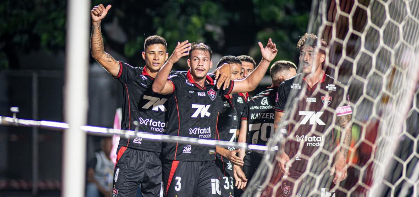 Vitória vence o Ceará no Barradão e reduz distância para deixar o Z-4