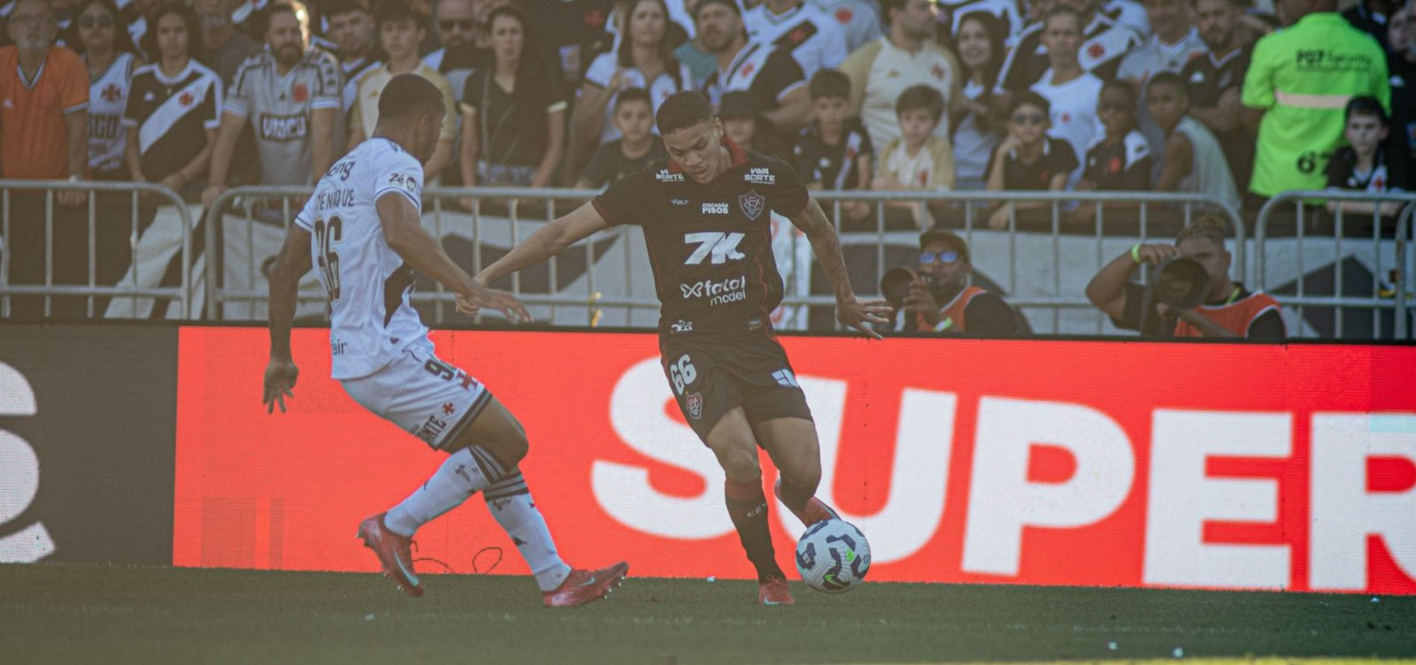 Vitória sofre virada do Vasco em jogo movimentado e segue sem vencer fora de casa