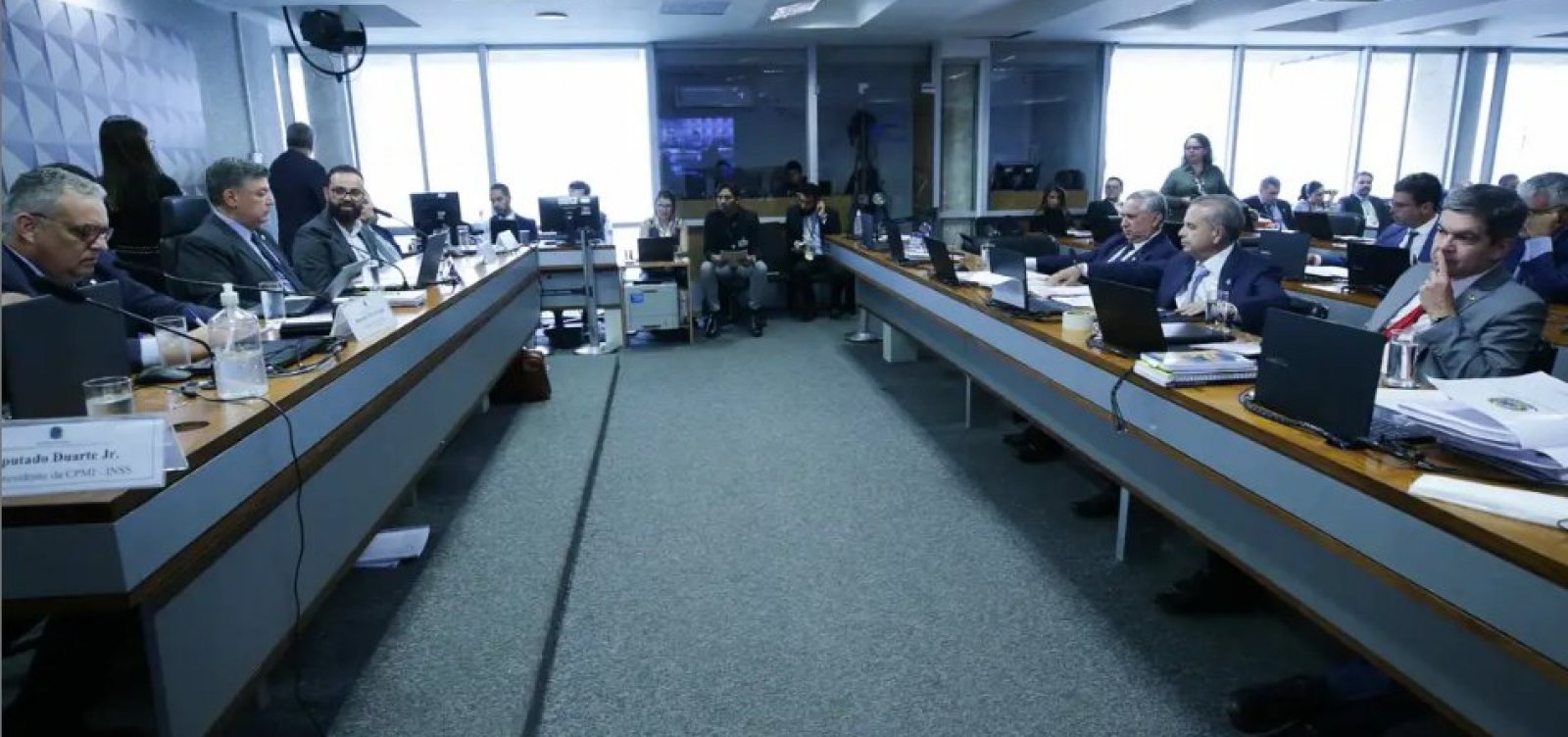 CPMI do INSS ouve nesta segunda-feira investigados por fraudes em associações e conselhos